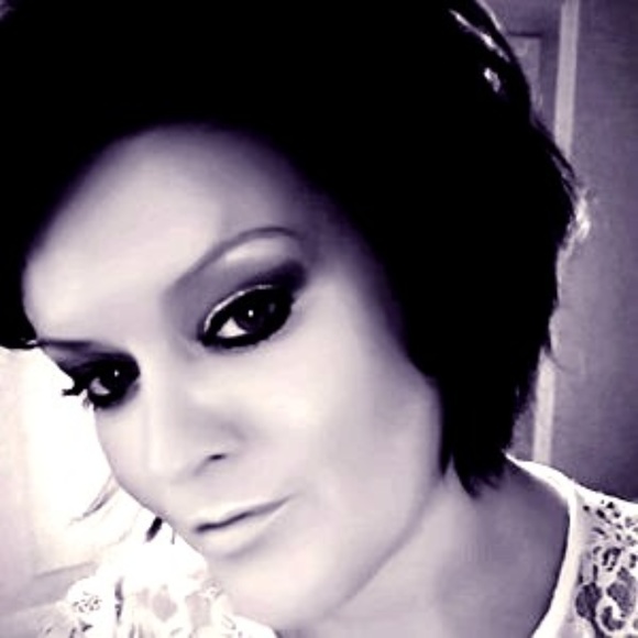 Hello! Plus Size Stylist & Sourcing! - Picture 2 of 6